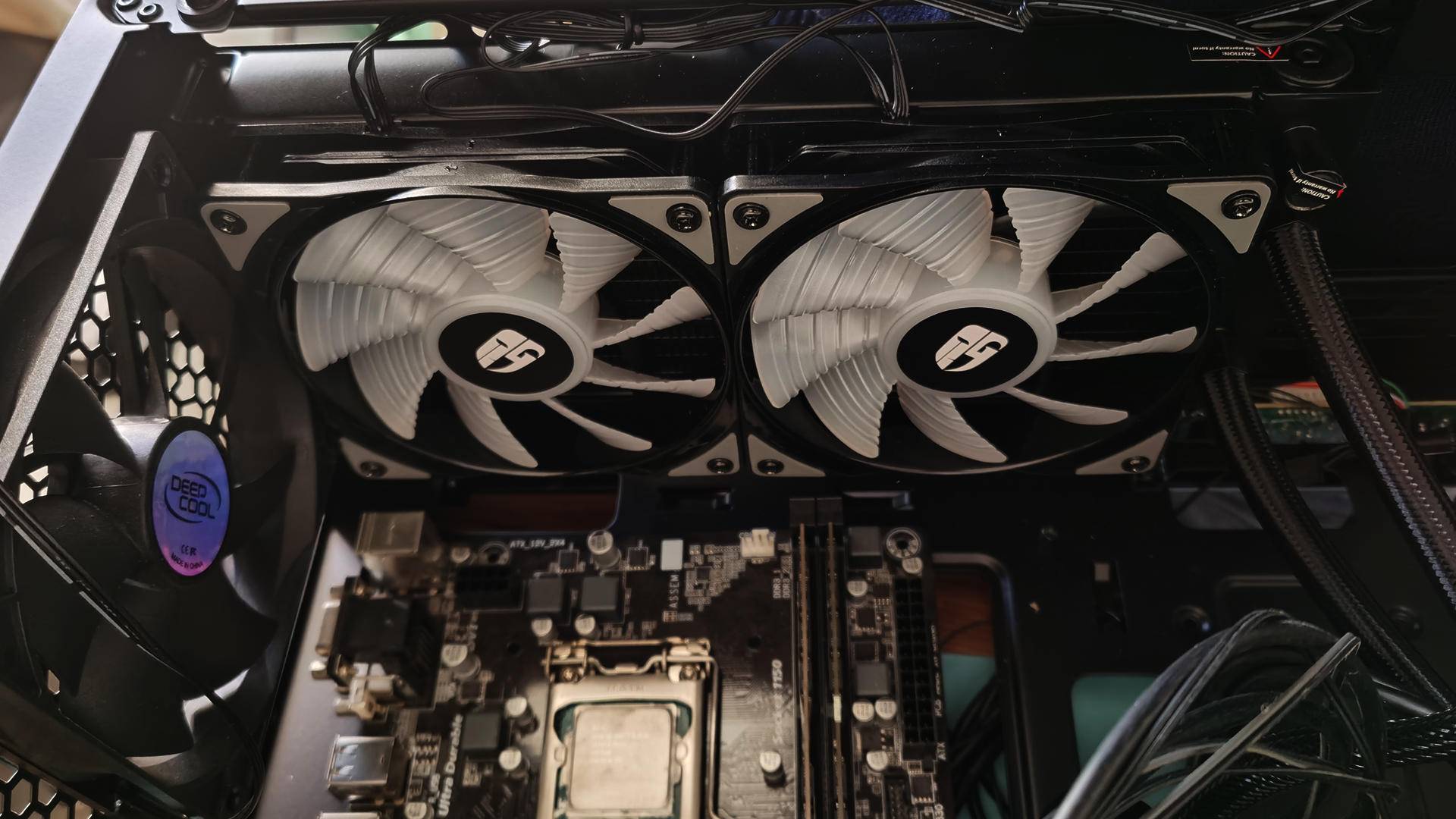 九州风神堡垒240幻彩版开箱,九州风神堡垒240wh水冷测评