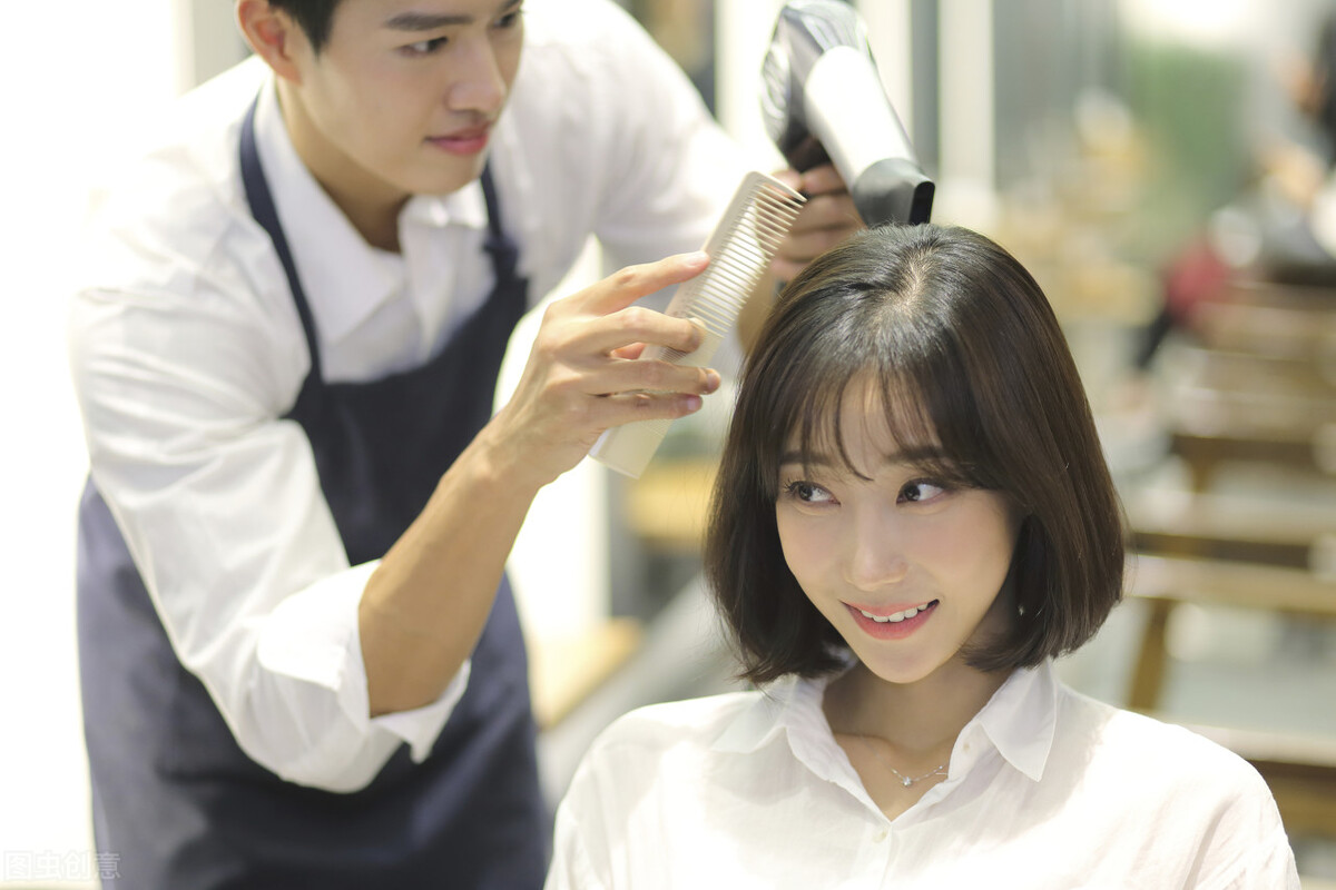 头发几种颜色怎么染均匀,染过头发的再次自己染怎么上色