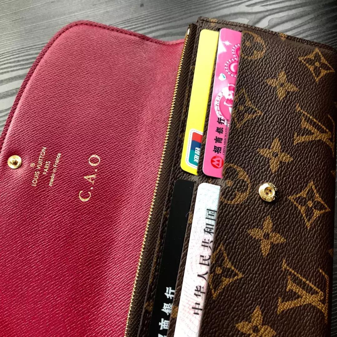 这10位女生的钱包里不仅有钱，更有你想不到的！