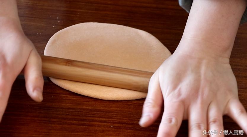 面粉秒变劲道面条好吃又易做,面粉做面条简单又快的方法