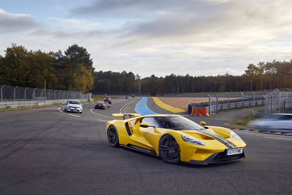 福特gt再次击败法拉利,福特gt能跑过拉法吗