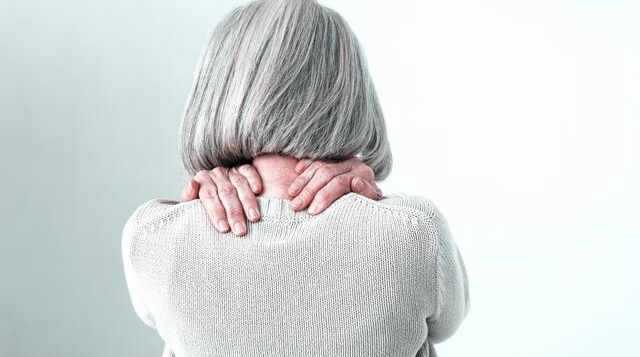 颈椎病到底该怎么治,颈椎病治不治疗