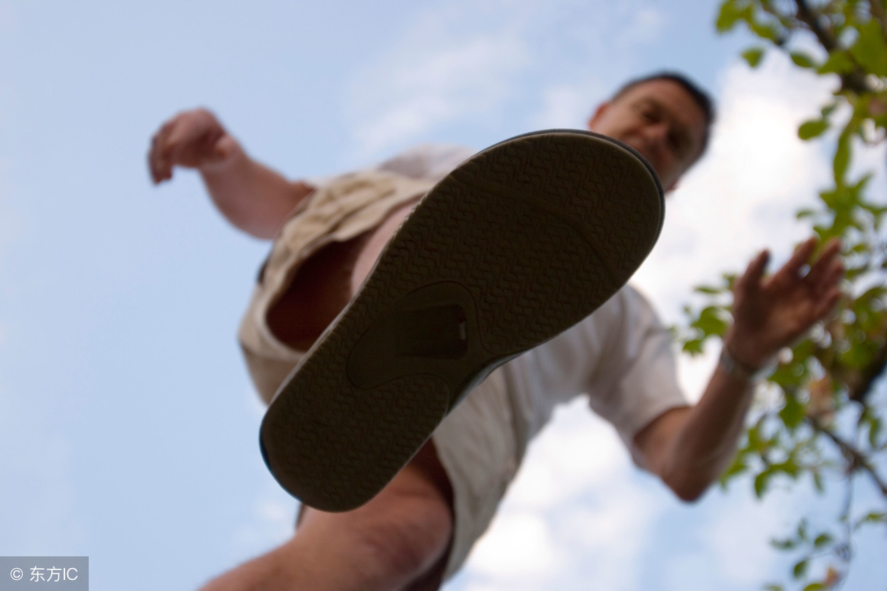 职场有人给领导说你坏话怎么办,职场有人在背后说你坏话怎么办