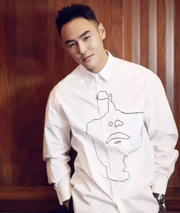 拯救发际线高额头大的发型,发际线大额头宽适合什么发型