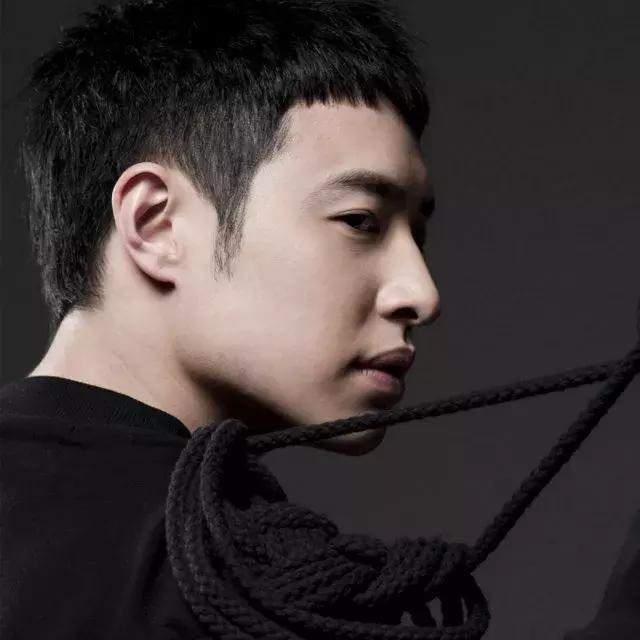 拯救发际线高额头大的发型,发际线大额头宽适合什么发型