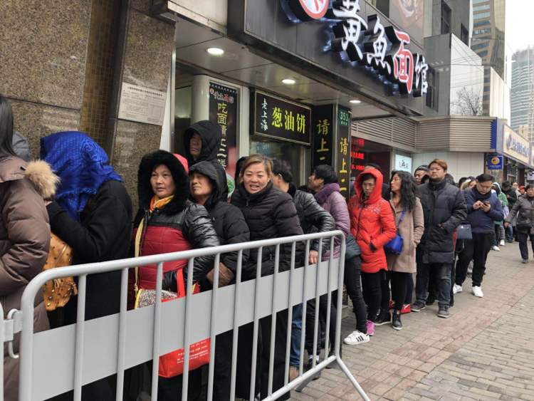 青团比拼,排队3小时买的青团