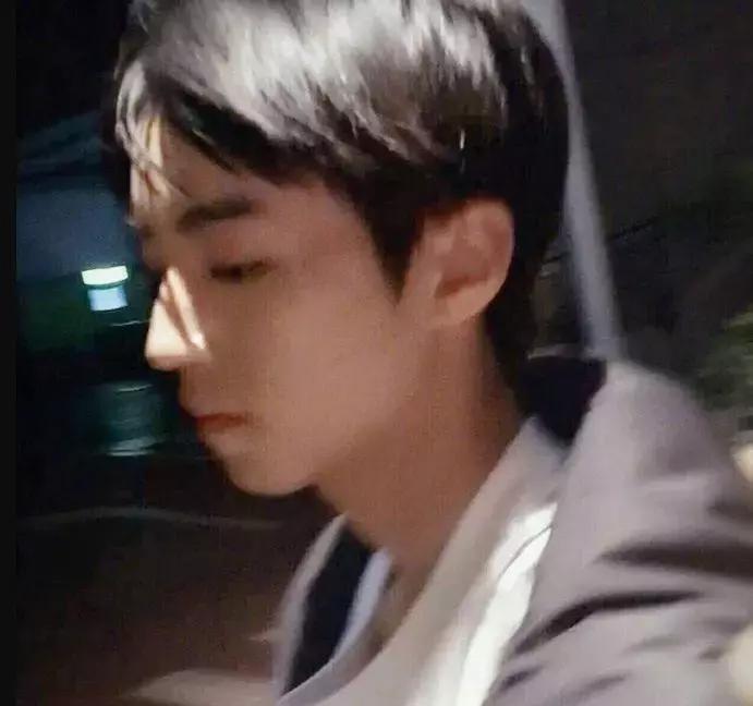 王俊凯长腿逆天,王俊凯逆天长腿