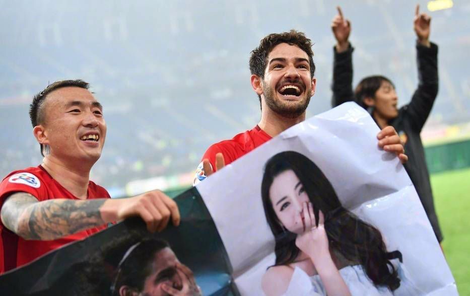 帕托球迷狂呼迪丽热巴视频,帕托表白迪丽热巴上热搜了吗