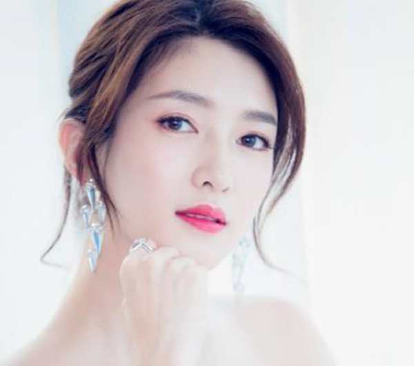 变美的美容项目,打造自然水润裸妆