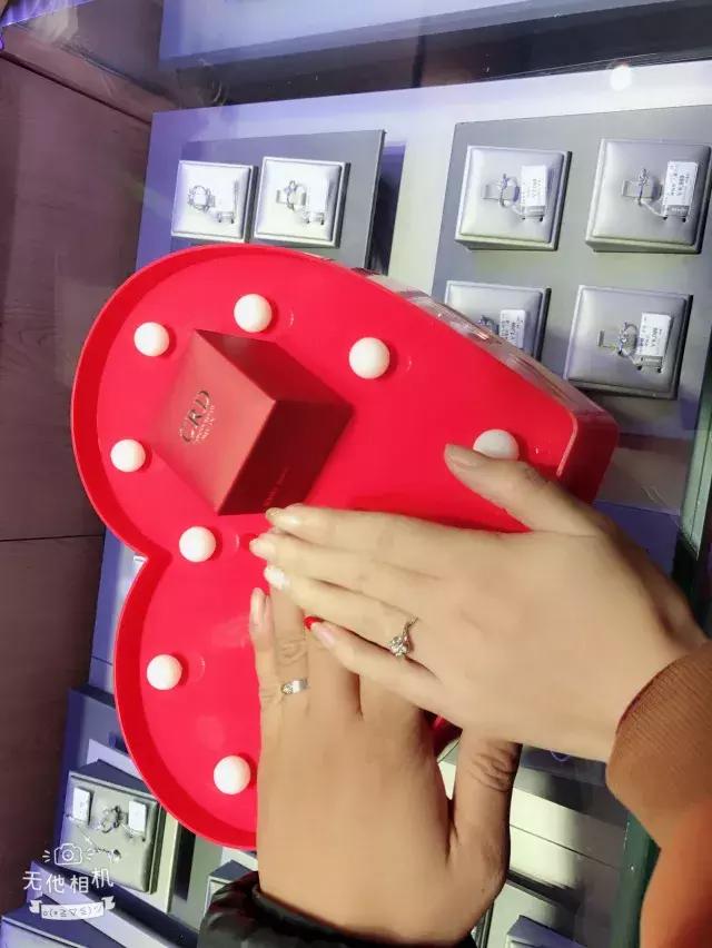 买戒指男朋友说没钱,买珠宝被骗他说不想要可以退货吗