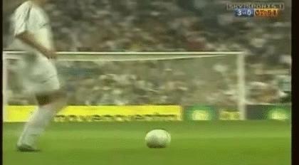 禁区弧顶任意球这几脚堪称世界级,十大经典破门任意球