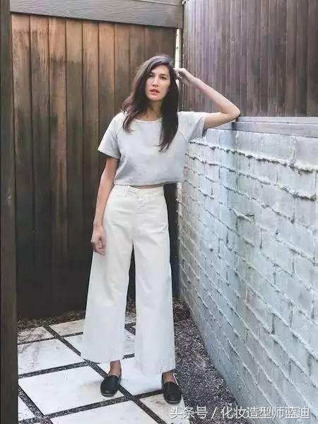 白t恤穿法搭配,t恤的30种穿法高级又时髦