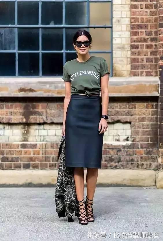 白t恤穿法搭配,t恤的30种穿法高级又时髦