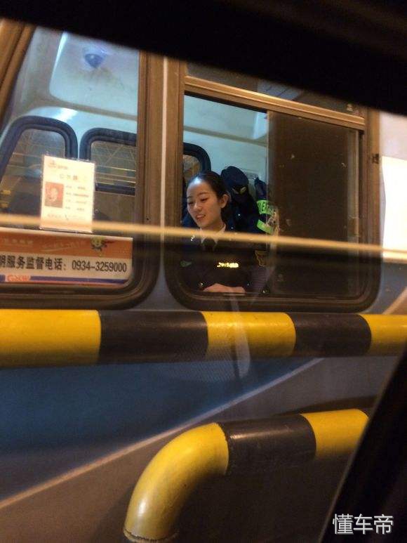 上高速不带现金想加收费站妹子微信转账搭讪？别想，这法子行不通