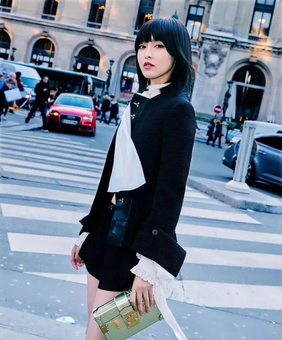 今年春天衬衫最新穿法，不时髦都不行，太有气质了