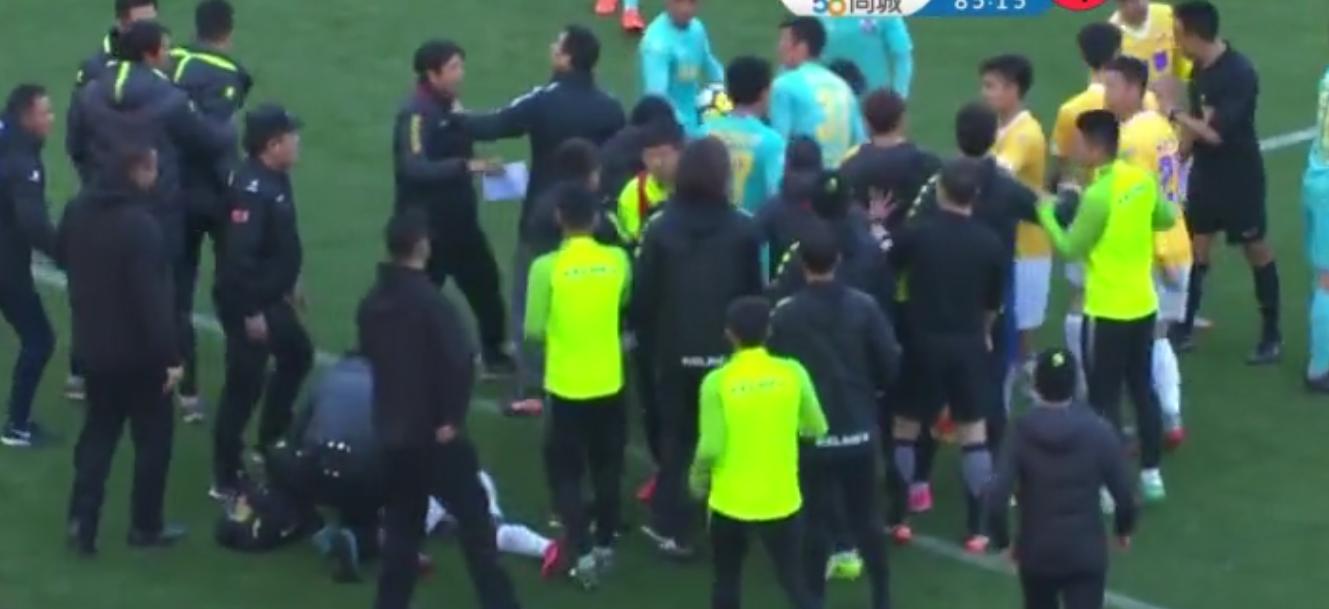 2022年足坛暴力冲突,盘点足坛十大暴力飞铲