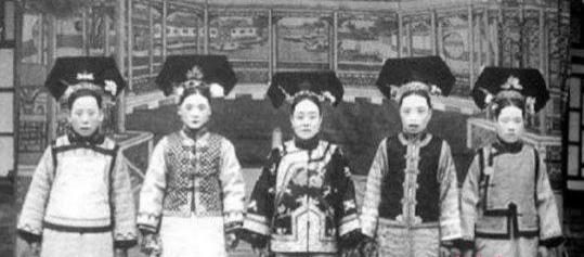 带你看看皇帝选秀女的圣旨都写了些什么内容选秀女的过程很复杂