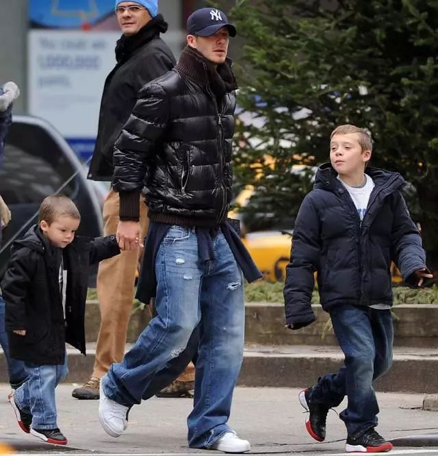 为什么ny帽子那么贵,为什么ny的logo是横着的