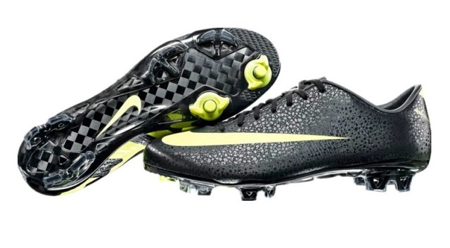 c罗出道有多火,c罗2024年新上脚耐克配色