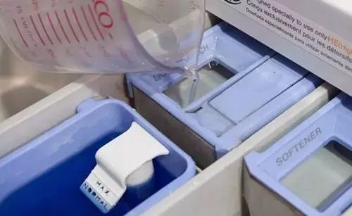 白衣服发黄用什么洗会干净,衣服放久了局部发黄怎么清洗干净