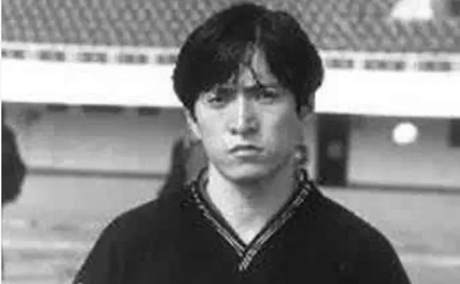 前国脚退役40岁告别职业赛场,曾经最年轻国脚再入国家队