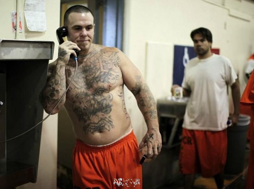 老干妈和马应龙是如何控制美国监狱的？