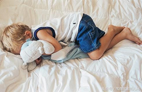 宝宝在幼儿园拉粑粑不喊老师,幼儿园孩子拉粑粑不敢跟老师说