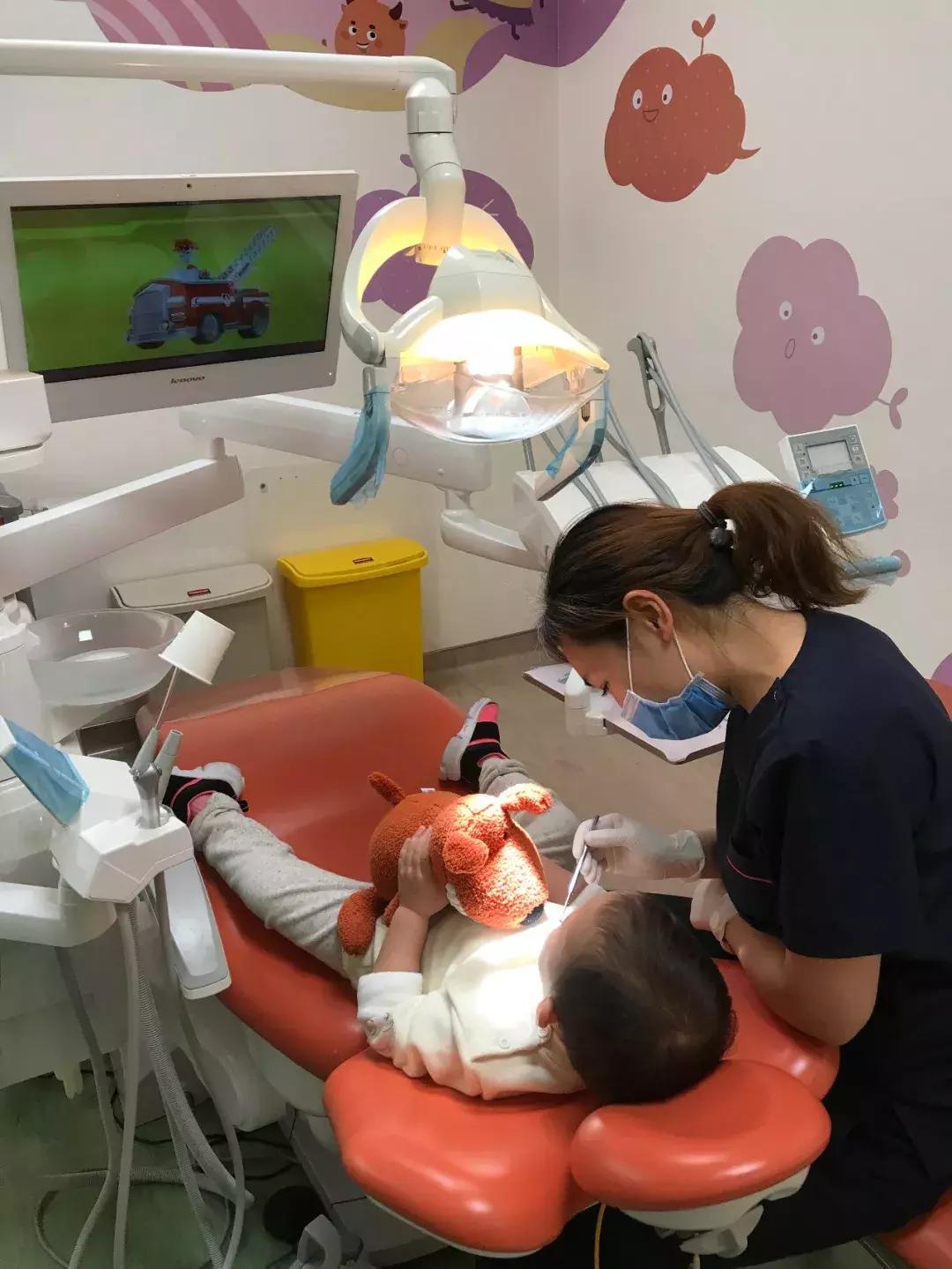 2岁宝宝牙齿坏了需要补吗,2岁宝宝牙齿烂得只剩牙根