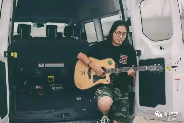 吉普赛青年,吉普赛人坐大篷车