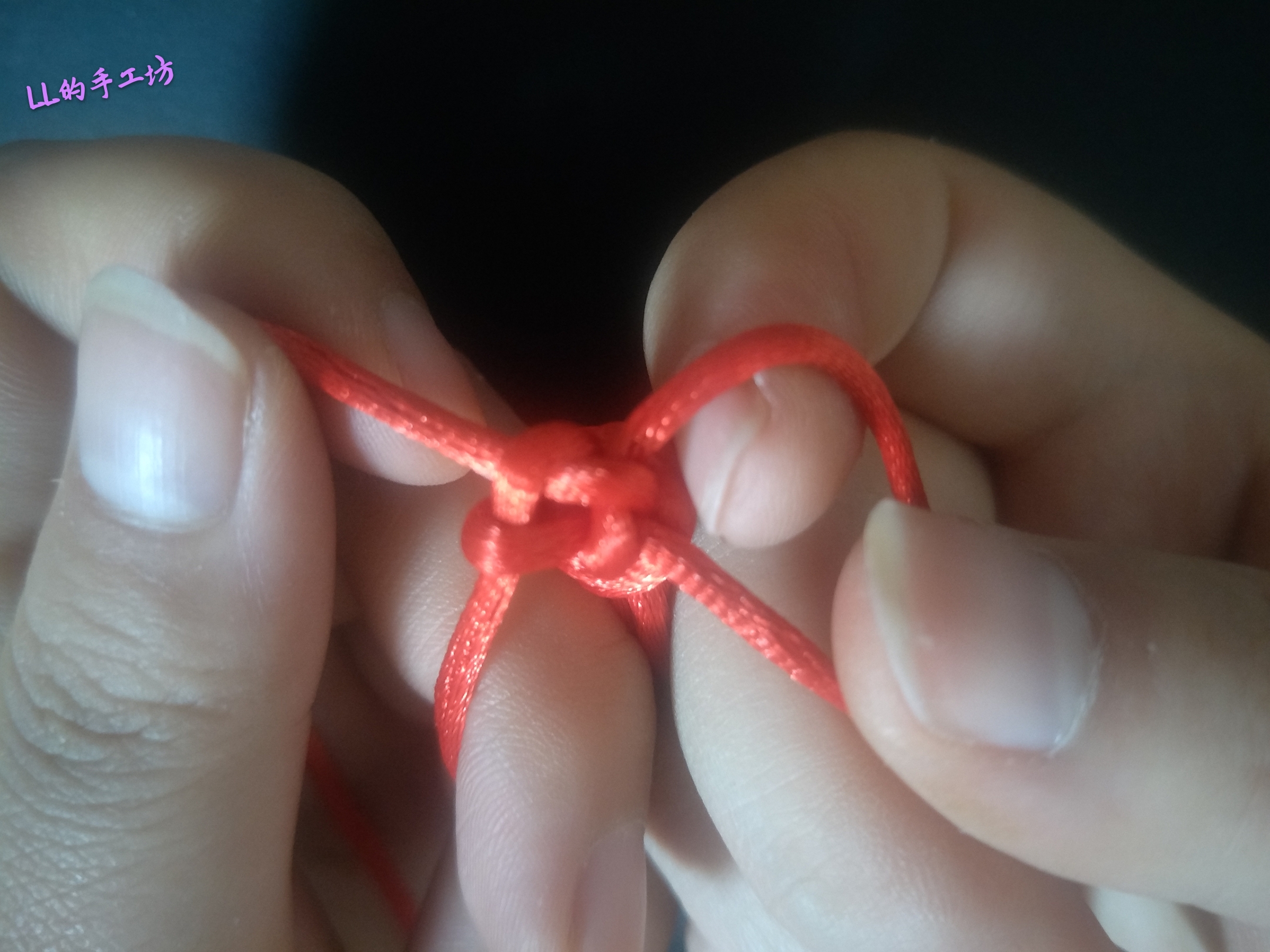 手工编织心形小挂件视频教程,一根绳子编好看吊坠简单