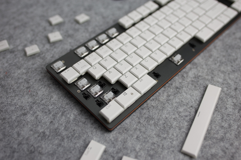 突破机械硬盘的厚度界限，做史上最薄机械键盘，而且它还有光！