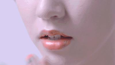 口红老是掉色结块怎么办,口红总是掉色怎么办不用定妆粉