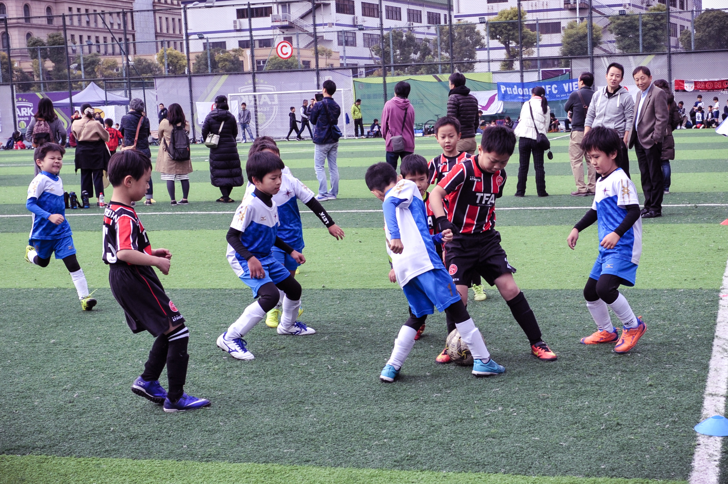 如果有踢球孩子问什么是“拖延战术”，请一定告诉他们学巴萨