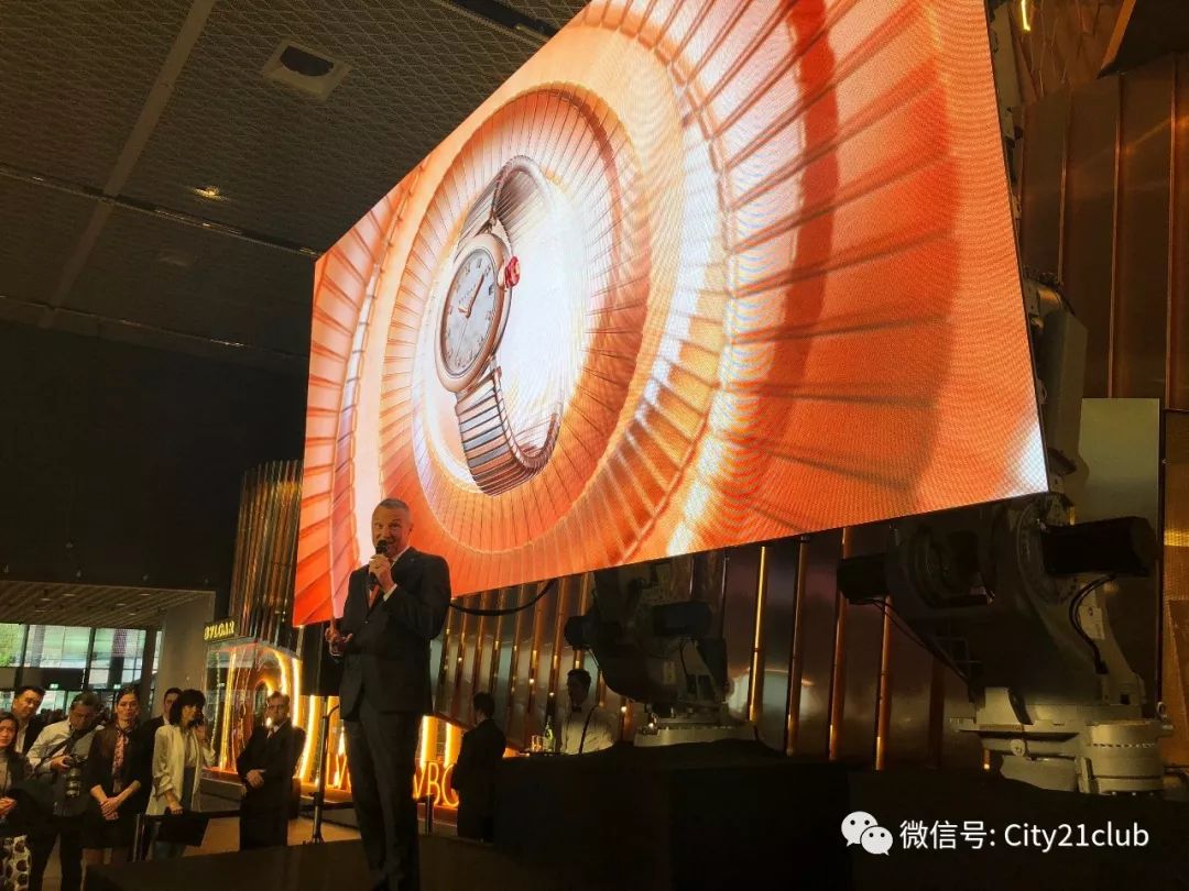 世间的所有相遇都是久别重逢粤语,世间的久别重逢都是不期而遇