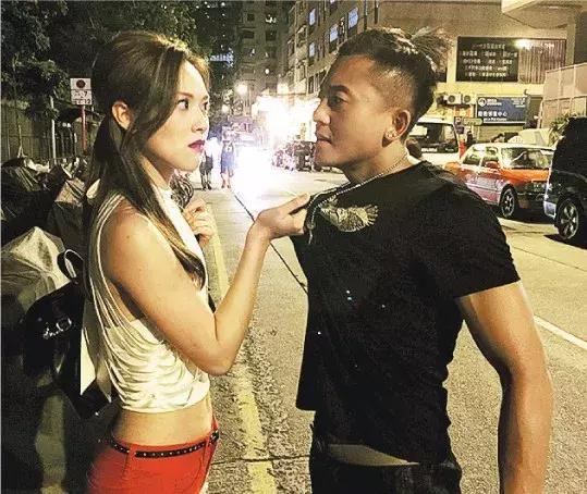 其貌不扬却与三位港姐保持暧昧原来还是足球小子