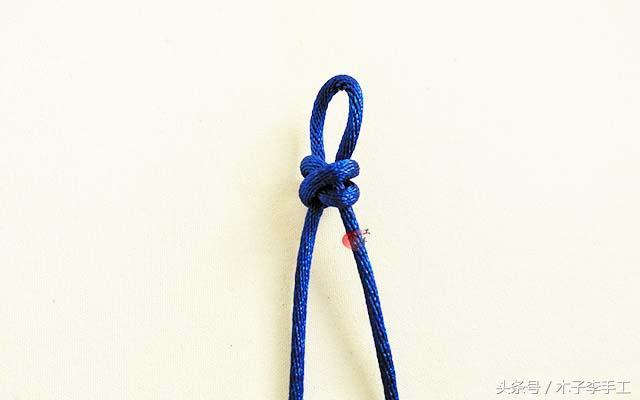 怎样用红绳编平结手链,红绳手链双向平结串珠子