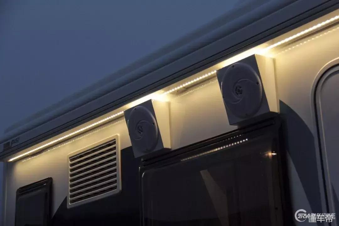 32万买房车,42万块钱买了一辆房车自驾游