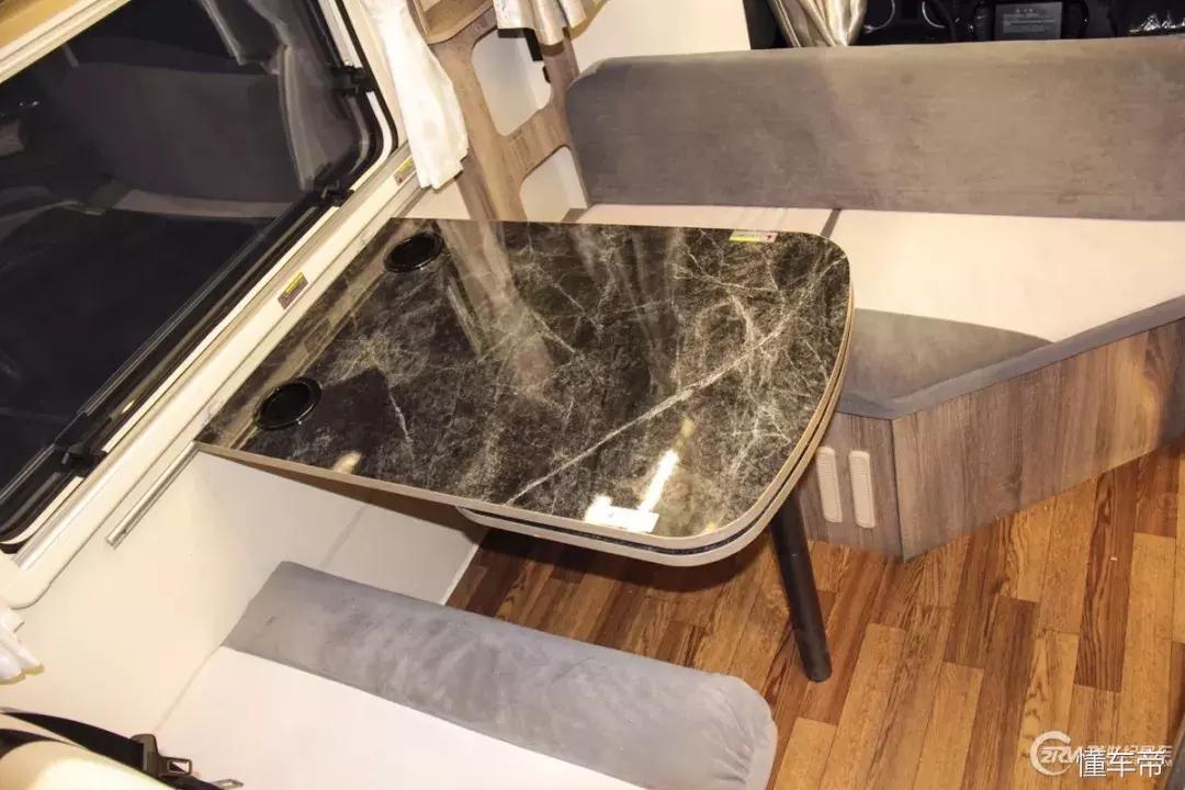 32万买房车,42万块钱买了一辆房车自驾游