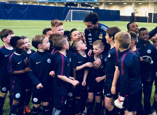 梅西巴黎圣日耳曼训练震惊队友,梅西训练惊呆姆巴佩