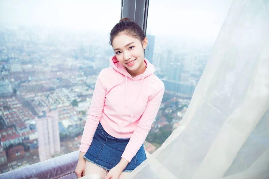 林允一个被演戏耽误的美妆博主,林允在哪里做美妆博主