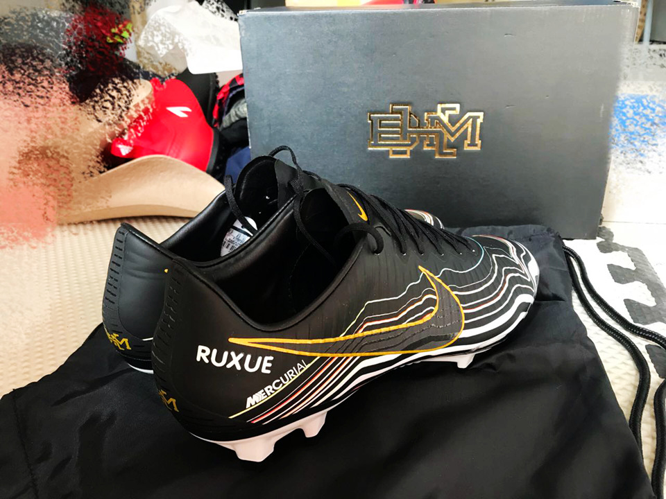 安踏足球鞋enjoyz,好看足球鞋照片