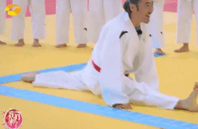 男明星邪魅一笑杨洋,男明星一字马大比拼杨洋