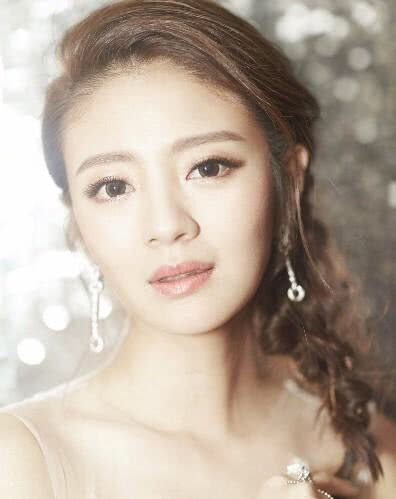 38岁安以轩终于怀孕却迎来惊吓，住院手术引网友心疼