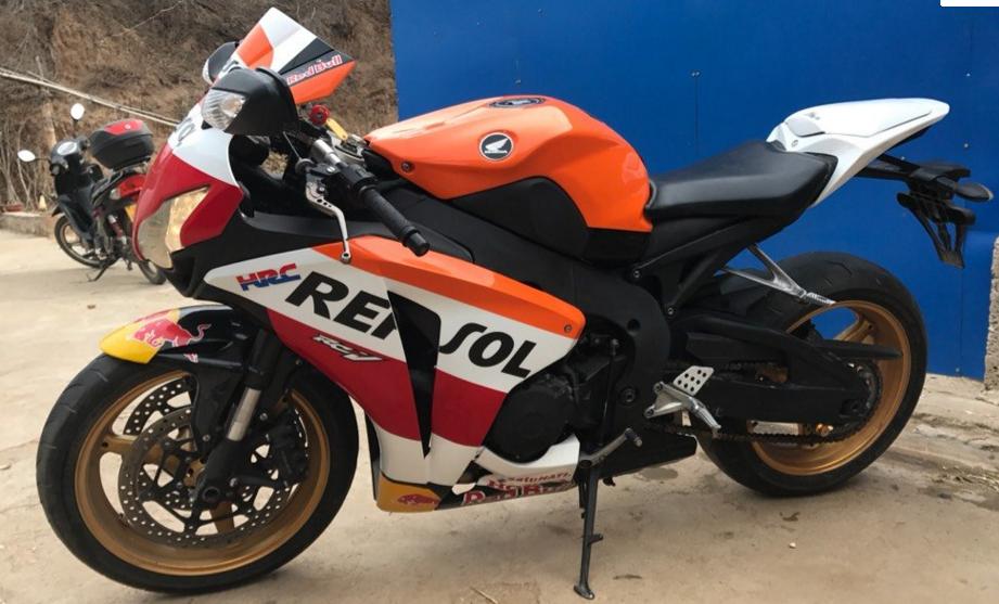 电喷摩托车洗车注意事项,电喷摩托车驾驶技巧与保养