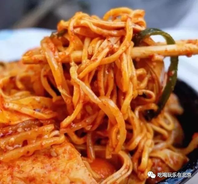 这么low的店，竟然这么多人抢着去吃