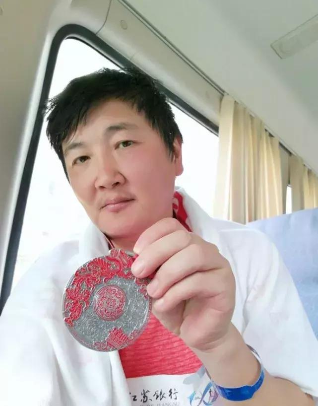 孙楠退出比赛汪涵是怎样救场的,孙楠最近状况