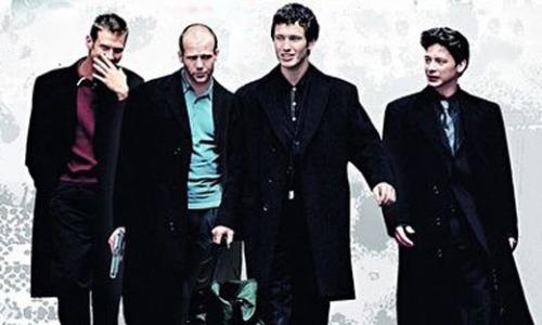 两杆大烟枪搞笑解说,两杆大烟枪抽烟片段