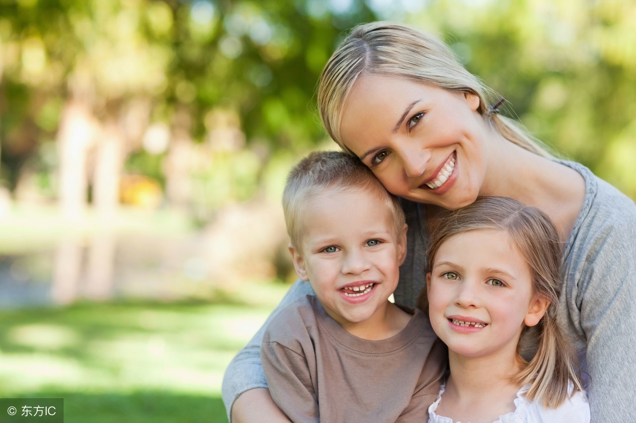 全家年入20万，妈妈想买品牌鞋却遭丈夫反对，称不让孩子攀比