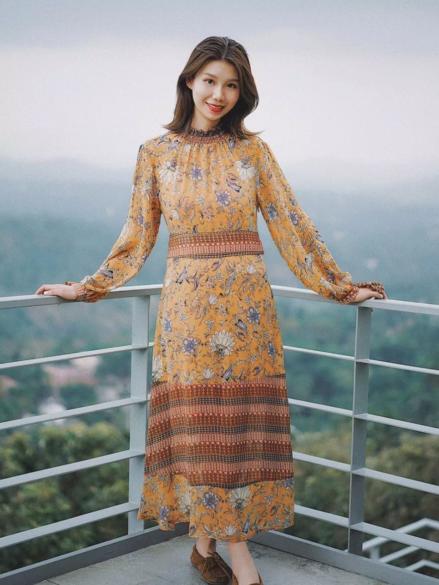 深色碎花裙拍照,碎花裙的拍照姿势在家