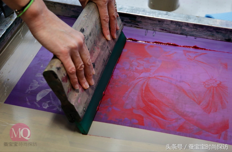 迷彩丝影-专访法国丝印大师VeroniqueFremy盛放法国的东土之花